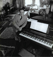 Foto - S O PAULO, SP, 14.06.1989: O maestro Eleazar de Carvalho, em sua resid ncia - foto: Carlos Goldgrug/Folhapress